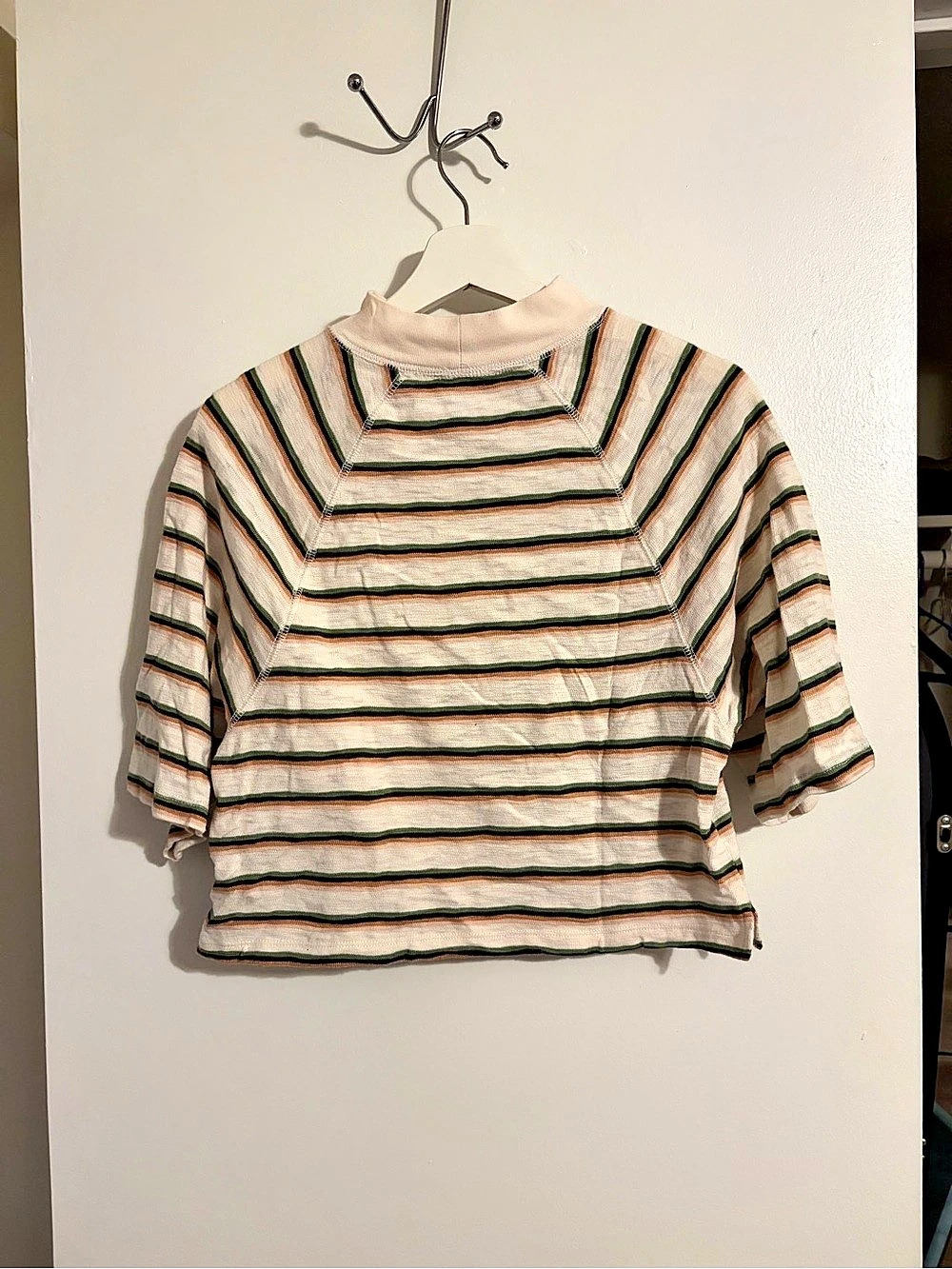 Universal Thread Short-Sleeve Mock Turtleneck T-Shirt in Cream & Green Size